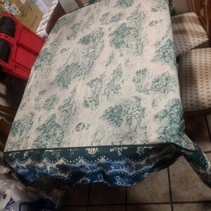 Chic Green and White Tablecloth
